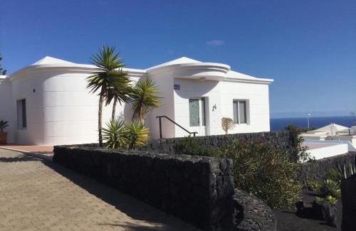 Tias Villa | Casa McElroy