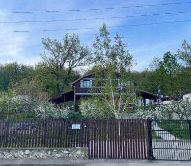 Eselnita House | Casa Melania