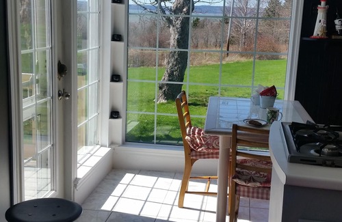 Barton Bed & Breakfast | Casa Moana, Lovely old house overlooking St. Mary`s Bay, with free breakfast.