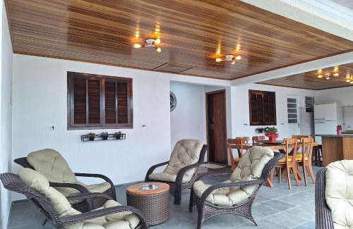 Jardim Nova Suica House | Casa Moderna - 2 Suítes próxima ao Portal