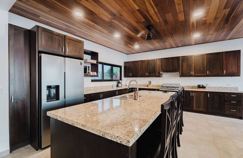 Savegre Villa | Casa Montaña - Majestic Ocean Views at Dominical Hills