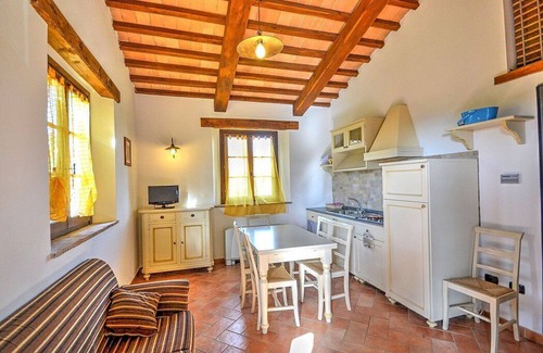 Montefiascone House | Casa Nocetta E: A characteristic and welcoming apartment that is part of an ancient country house surrounded by the greenery, with Free WI-FI.