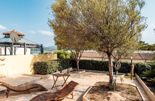Cannigione House | Casa Olivia - Casa indipendente nel centro di Cannigione a 3 minuti a piedi dal lungomare, 5 minuti a piedi dalla spiaggia più vicina e vicinissima alle spiagge più belle della Costa Smeralda