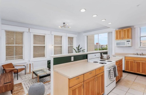 Downtown Historic District Apartment | Casa Palma: Historic apt in the BEST spot downtown