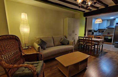 Barbastro Apartment | Casa Pilar situada en la capital del Somontano