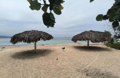 Punta Rucia House | Casa Punta Rucia Frente al Mar by drvacationsrental