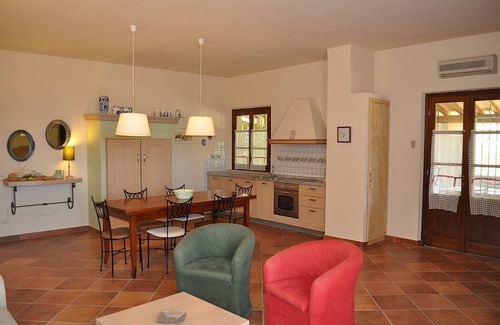 Iano House | Casa Raissa C: A characteristic and welcoming apartment that is part of a villa immersed in a splendid landscape, in a lovely little hamlet, with Free WI-FI.
