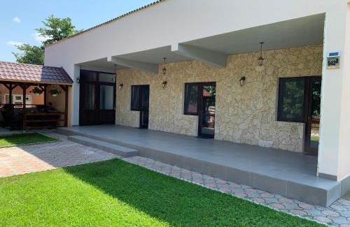 Eselnita House | Casa Roka