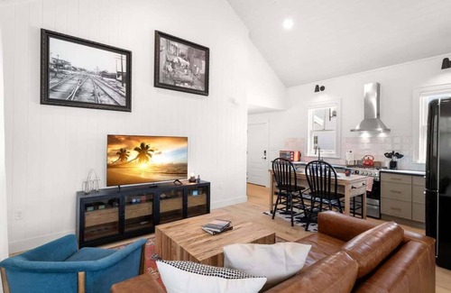 Historic Ybor Apartment | Casa Romeo | Gorgeous Ybor Apt, Steps to 7th Ave