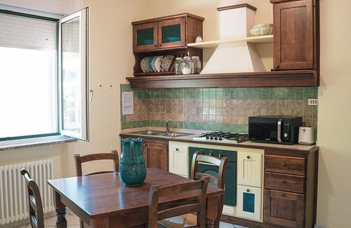 Casal Velino House | Casa Rosamunda C: A welcoming apartment that covers the entire ground floor of a villa, with Free WI-FI.