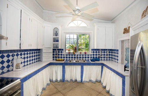 Taboga House | Casa Rosie - relax and unwind in paradise