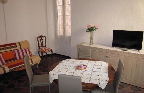 Borgomaro Apartment | CASA ROSSA