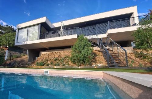 Robledo de Chavela House | Casa rural con piscina y vistas espectaculares