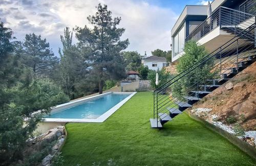 Robledo de Chavela House | Casa rural con piscina y vistas espectaculares