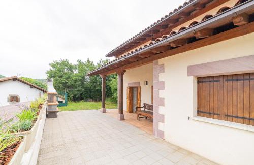 Bizkarreta-Gerendiain House | Casa rural Gibelea y Gibelea Txiki