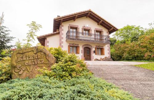 Bizkarreta-Gerendiain House | Casa rural Gibelea y Gibelea Txiki