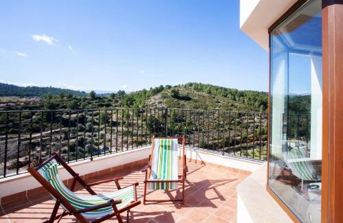 Benafer House | Casa rural Torre Buena Vista a 40 minutos de Valencia con gran jacuzzi y vistas maravillosass