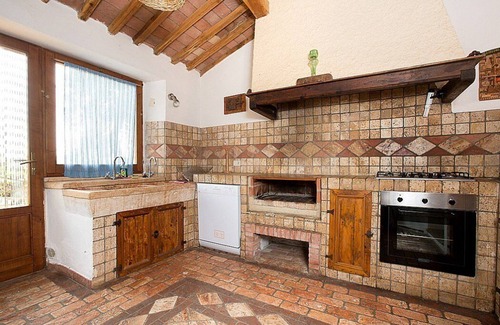 Castiglione d'Orcia House | Casa Salvia E: An apartment in the characteristic style of the Tuscan countryside, with Free WI-FI.