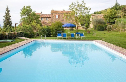 Castiglione d'Orcia House | Casa Salvia F: An apartment in the characteristic style of the Tuscan countryside, with Free WI-FI.