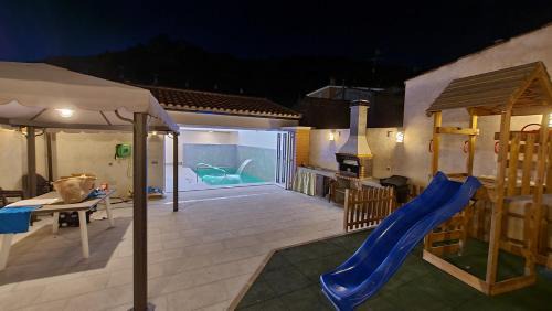 San Bartolome de Pinares House | Casa tio peguero - piscina spa