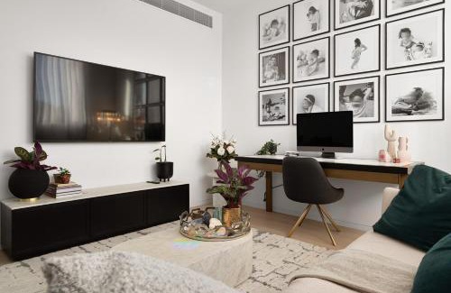 Kew House | Casa Urbanista Luxury Architectural Home in Kew