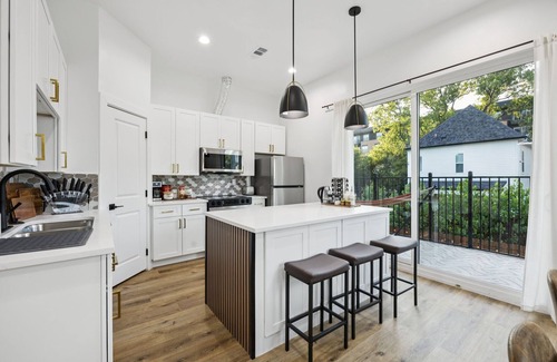 West Dallas House | Casa Verde Balcony 4 Bedrooms in Downtown Dallas.