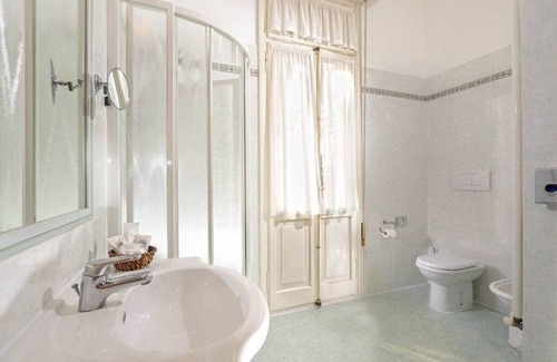 Marghera House | Casa Villa Gardenia- Atika & Atif