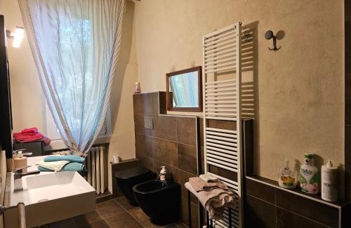 Felino House | Casa VINCENZO 130 mq con portico ed ingresso esclusivo dal giardino