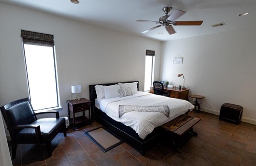 Washington Ave./ Memorial Park House | Casablanca 1