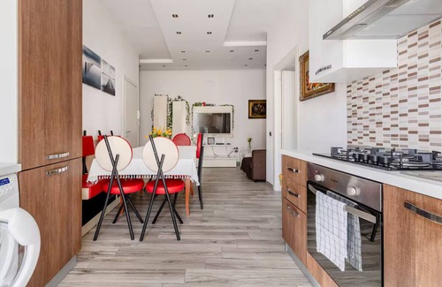 Torre del Greco House | CasaCondo@MARIA Enjoy your holidays in a cozy big space, MtVesuvius, Pompeii, sea