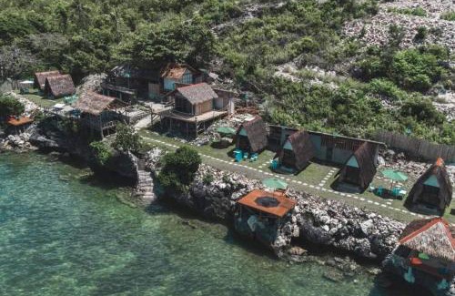Dalaguete Resort | Casay Beach Huts by HiveRooms