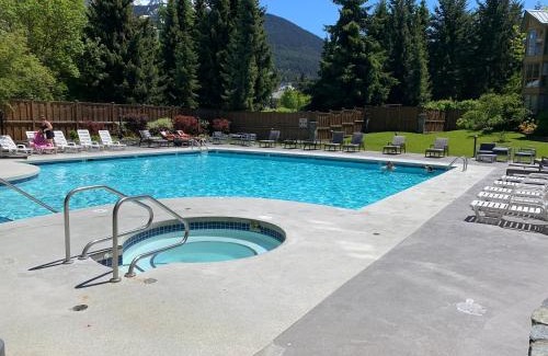 Village North Hotel | Cascade Lodge suite WIFI 2 hot tubs pool gym sauna bike and ski storage room