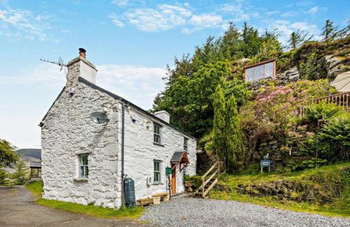 Rhiwbryfdir House | Cascades Cottage
