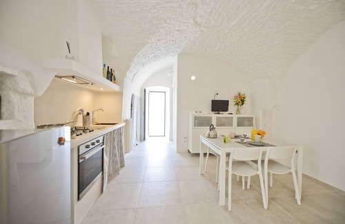 Old Town Cisternino Apartment | Casetta Arco con balcone