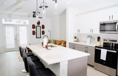 McNeil Apartment | Casita Cactus Pool - Near Q2, Domain & Parks