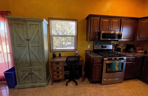 Pinon Hills House | Casita del Sol - Exceptional One Bedroom Santa Fe Home on 2.5 Acres