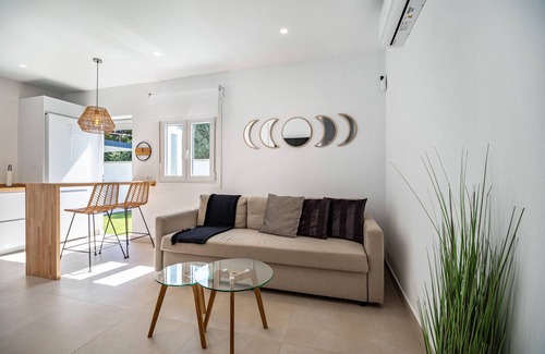Chiclana de la Frontera House | Casita Meraki 2 with heated indoor pool, garden, terrace, and Wi-Fi