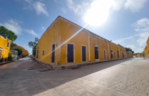 Izamal Villa | Casona Tres Culturas,steps away from the Convent