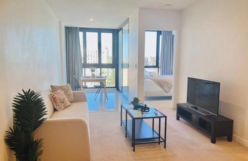 Toowong Apartment | CASSA TOOWONG - Convenient 1B Apt at Central Location with Parking Managed by The Cassa