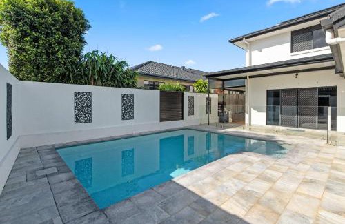 Wellington Point House | CASSA WELLINGTON POINT - Spacious 4BR Home w Pool