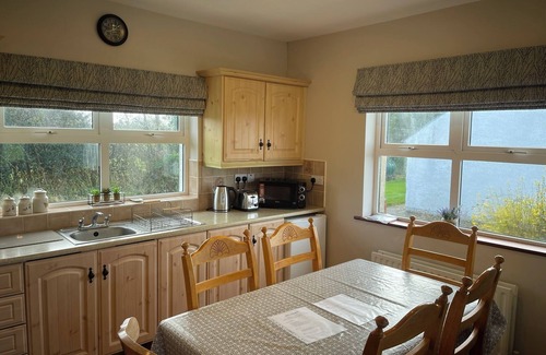 Ardue Cottage | Cassidy Cottages. Cosy 3-Bedroom Cottage, with Lake views and free wifi.