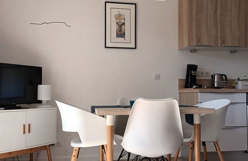 Cassis Apartment | Cassis T2 air-conditioned south-facing with parking - 50m from port