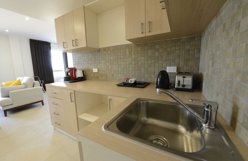 Kiunga Hotel | Cassowary Hotel