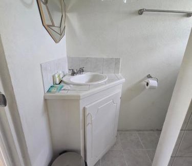Below Rock Apartment | Cassywins Short Term Rentals