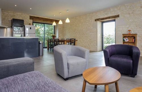 Castelnau-Montratier-Sainte-Alauzie House | Castelneuve is a private home with a luxurious appearance and pool