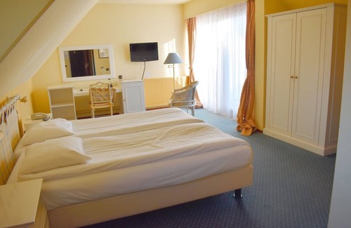 Municipality of Kerkrade Hotel | Castle Garden Paradise | Family-Friendly Amenities | Near GaiaZOO