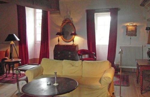 Le Veurdre House | Castle in Le Veurdre near Forest and River