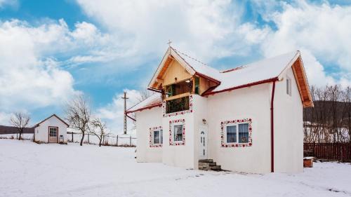 Vilcele House | CASUTA CU FLORI