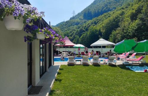 Brezoi House | Casuta Didi