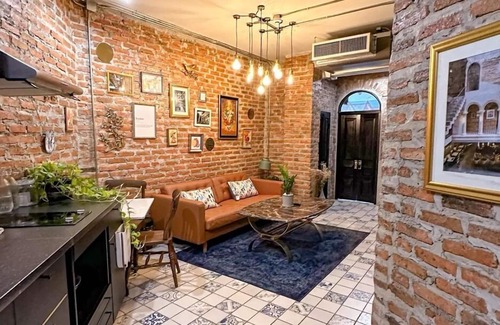 Phra Khanong Bed & Breakfast | Cataleya Estate Boutique Hotel